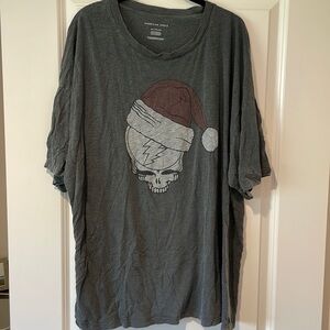 American Eagle Oversized Grateful Dead Santa Hat Graphic T-shirt